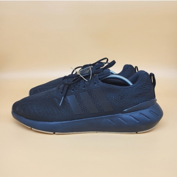 New Adidas Swift Run 22 \'Black Gum\' Men\'s Running Shoes Size 12